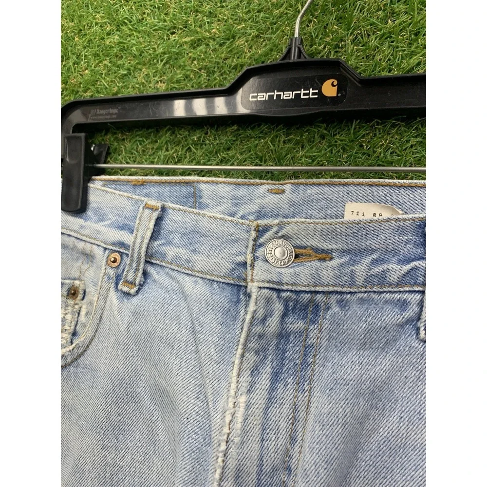 Levis shop confidence